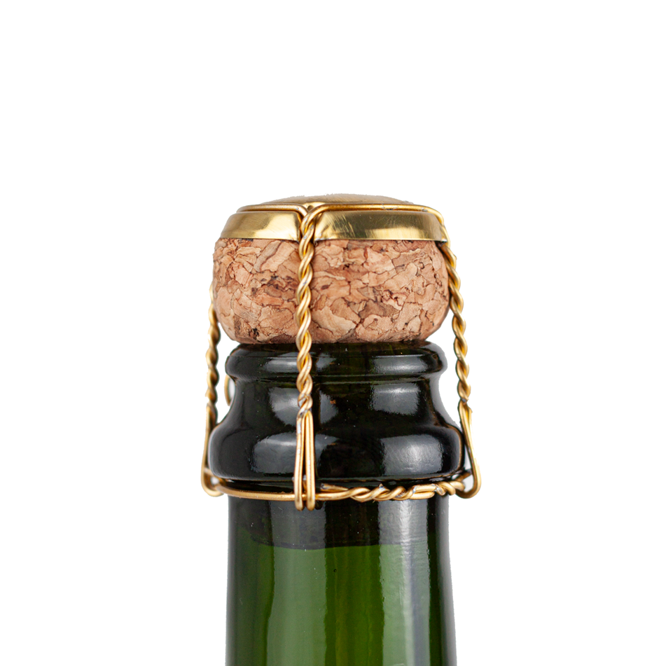 Pioneer Crémant Extra Brut aus Johanniter-Trauben, biodynamisch hergestellt und mit einer goldenen Agraffe verschlossen. 